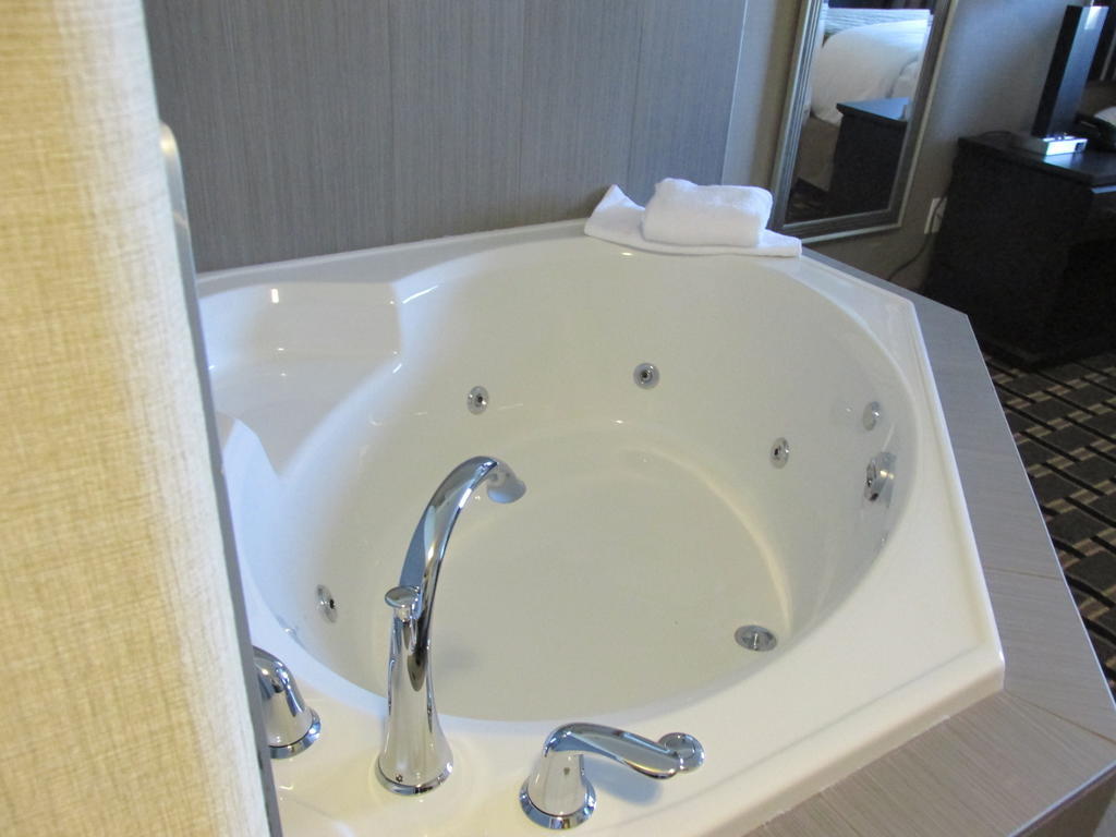 Sigma Inn & Suites Melville Habitación foto